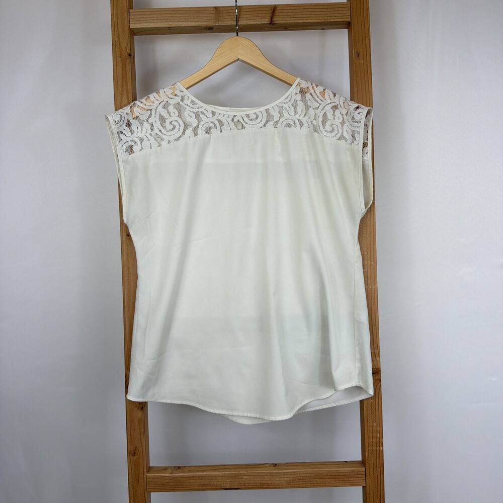 Chico's Ivory Sleeveless Lace Around Neck And Shoulders Top #1600 Size MEDIUM
